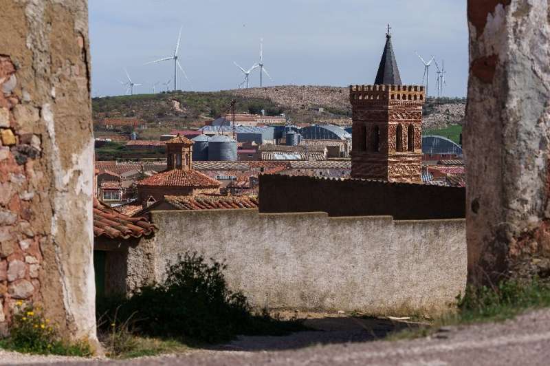 A wind farm in Spain's Villar de los Navarros will produce 471 gigawatt hours per year -- enough to meet the demands of 148,000 