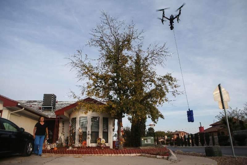 Amazon to start delivering by drone in California town
 TOU