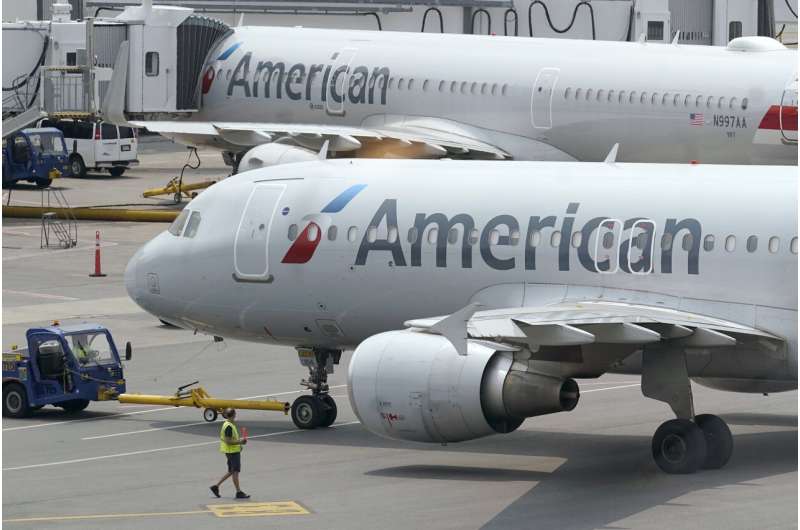 American Airlines loses $1.6 billion but sees better outlook