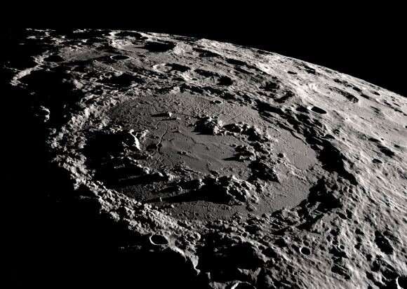Asteroids didn't create the moon's largest craters—left-over planetesimals did