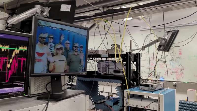 Atom-based radio receiver detects and displays live color television and video games