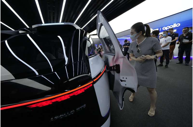 Baidu unveils latest autonomous electric vehicle: Apollo RT6
