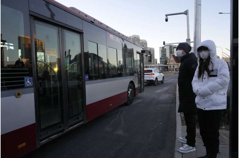 Pequim e Shenzhen descartam testes COVID-19 para transporte público