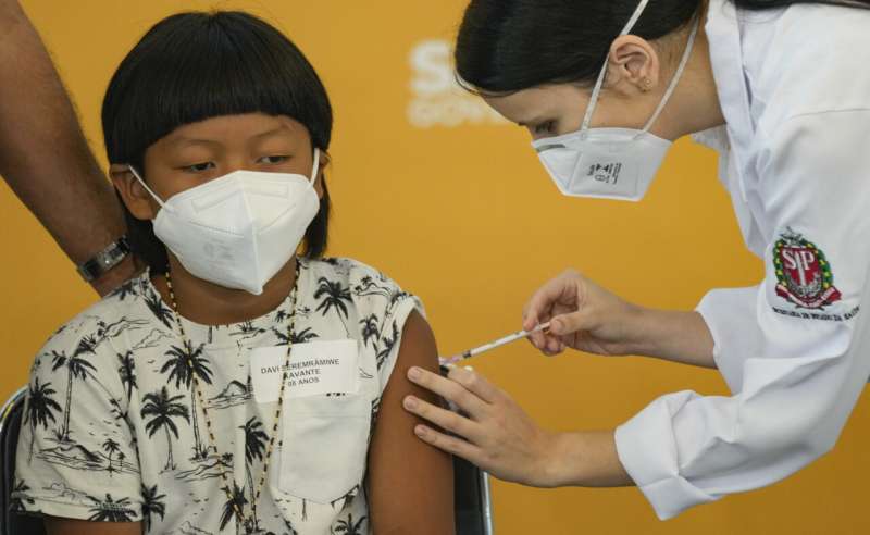 Brazil starts vaccinating children after weeks of delay thumbnail