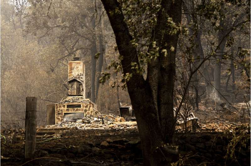 California crews make fire gains; Washington town evacuated