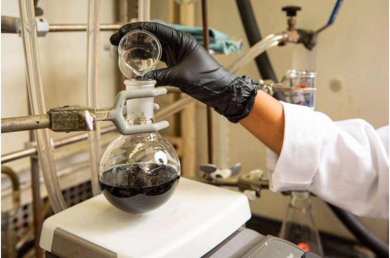Chemists stabilize hard-to-tame chloride compound