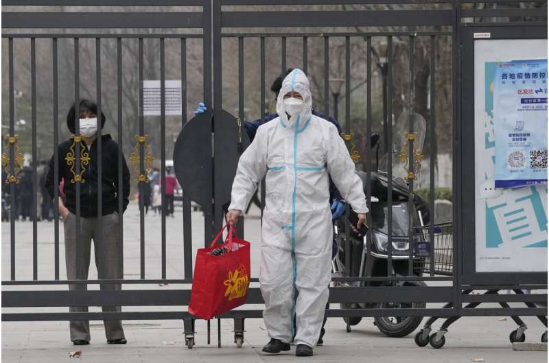China shuts business center of Shenzhen to fight virus surge