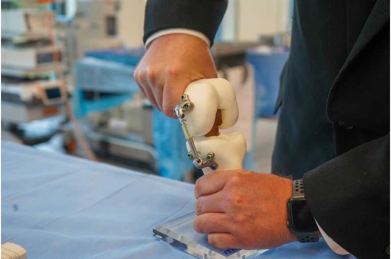 Clinical trial shows implantable shock absorber relieves knee pain, delays knee replacement