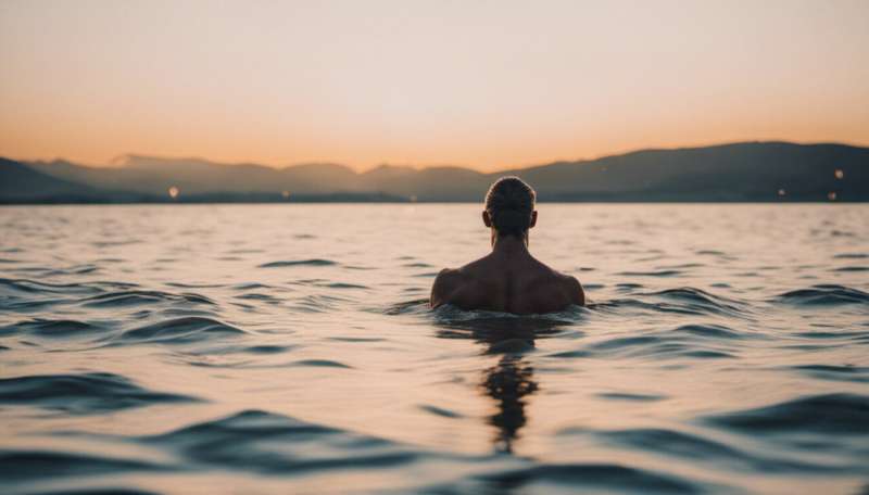 Cold-water swimming: what you can do to acclimatise to the temperature