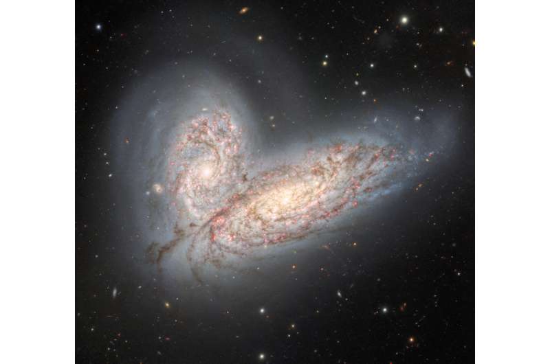 Colliding galaxies dazzle in Gemini North Image