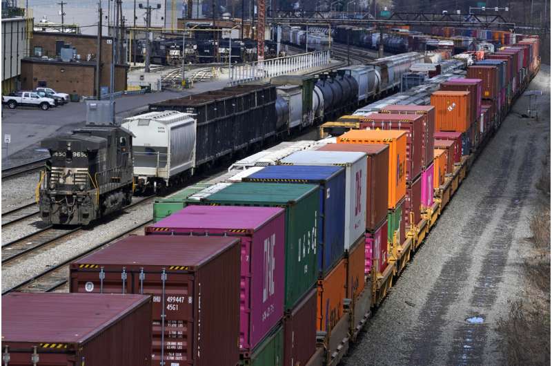 Consumers could pay price if railroads, unions can't agree