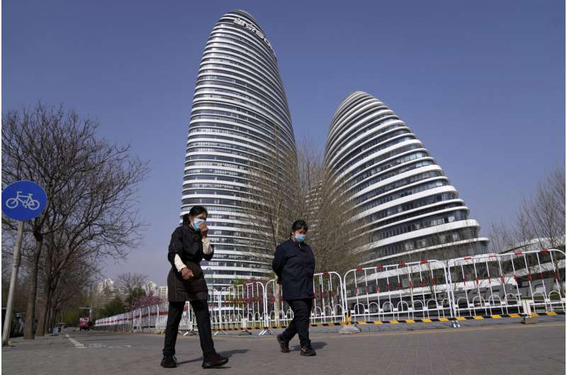 COVID outbreak 'extremely grim' as Shanghai extends lockdown