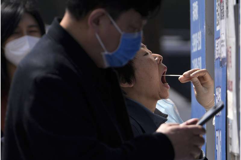 COVID outbreak 'extremely grim' as Shanghai extends lockdown