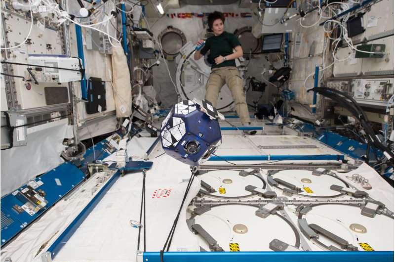 Crew-4宇宙飛行士は、未重力科学を実行するために宇宙ステーションに向かいます。