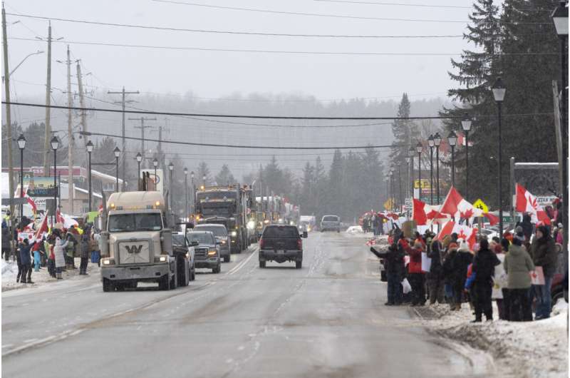 Crowd in Ontario cheers on anti-vaccine mandate truck convoy