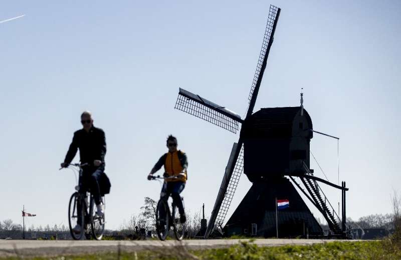 Cycling 2.6 kilometres daily like in The Netherlands would also bring with it health benefits due to more exercise and improved 