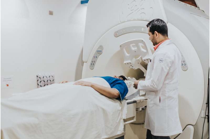 Determining MRI scanning restrictions for patients with medical implants