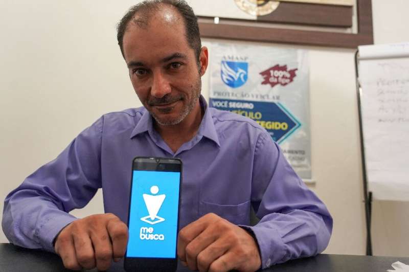 Eduardo Lima, president of the Association of Application Drivers of Sao Paulo, shows the transport app &quot;Me Busca&quot; (ro