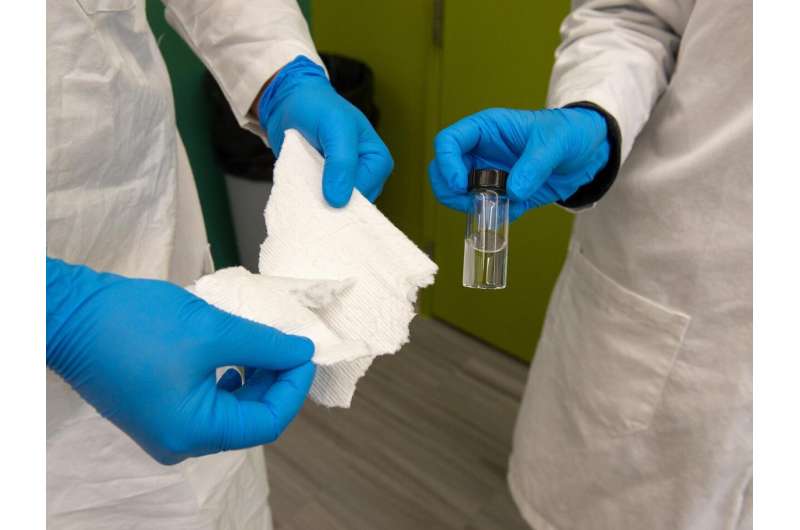 Engineered nanomaterial captures off-target cancer drug to prevent tissue damage