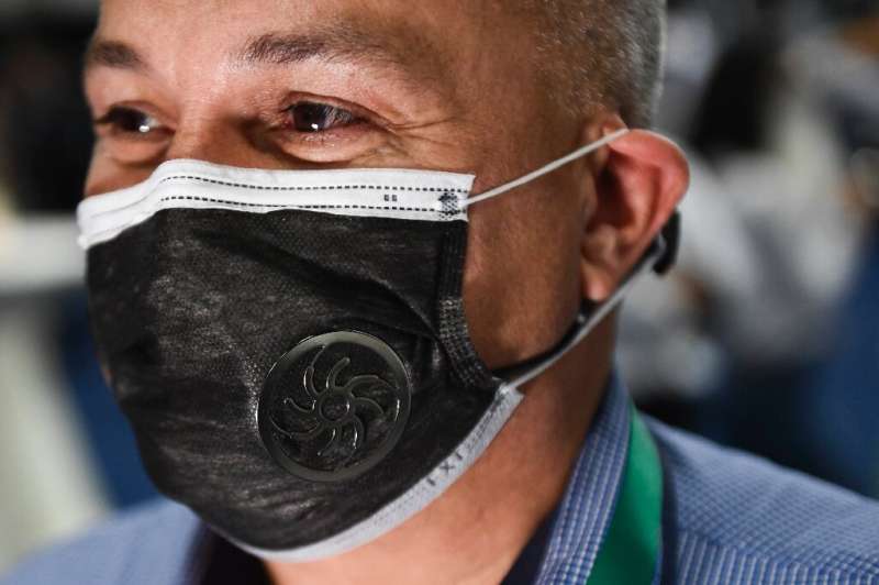 Eric Fouchard demonstrates the Aeronest mask ventilation kit