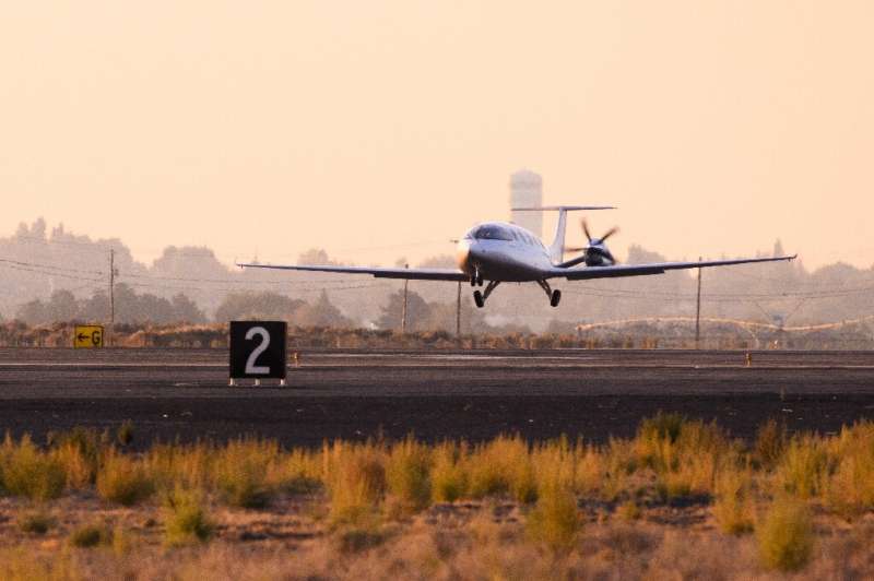 'Alice' d'Eviation a atterri avec succès à la fin de son premier vol le 27 septembre 2022 à Moses Lake, Washington