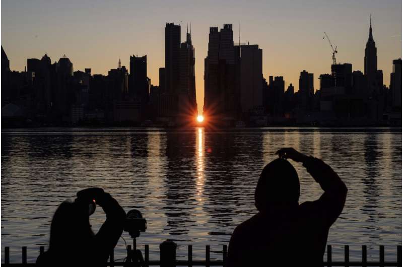 EXPLAINER: When is Manhattanhenge? Where can you see it?