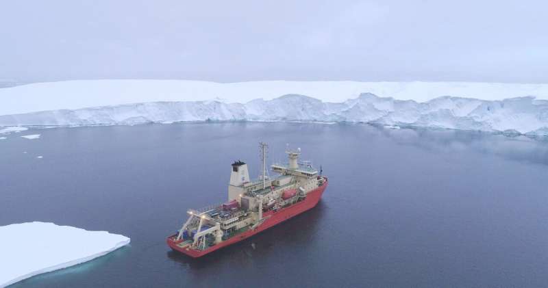 Faster in the Past: New seafloor images – the highest resolution of any taken off the West Antarctic Ice Sheet – upend understan