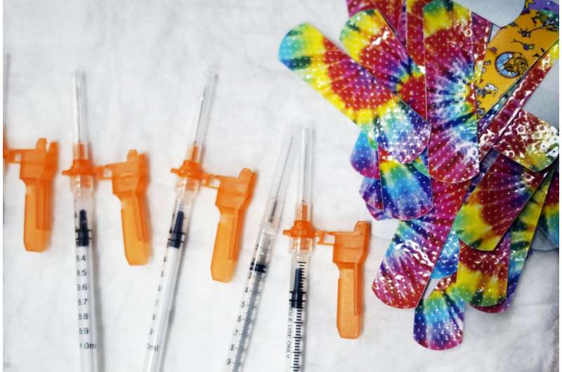 FDA advisers endorse 1st COVID-19 shots for kids under 5