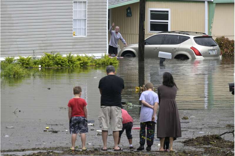 Floods trap many in Florida as Ian heads to South Carolina
