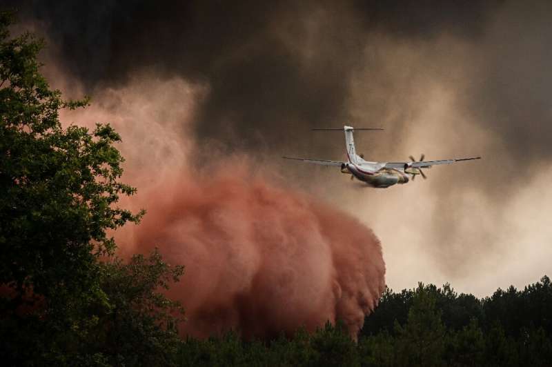 France's neighbours are sending firefighters and planes to help out
