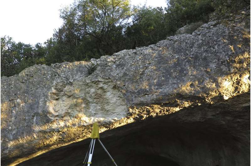 French cave tells new story about Neanderthals, early humans