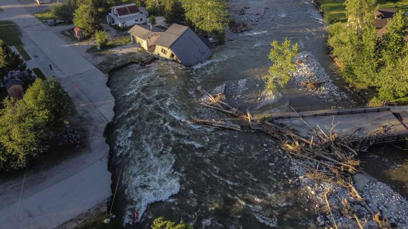 Gateway towns to Yellowstone become dead ends after flood