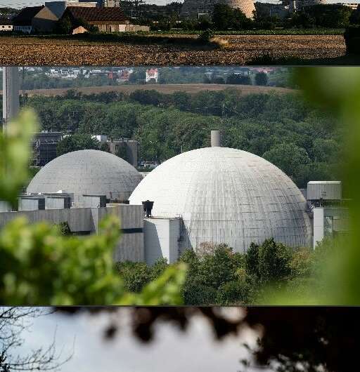 Germany's still active nuclear power plants are (from top to bottom) the Isar Nuclear Power Plant in Essenbach, the nuclear powe