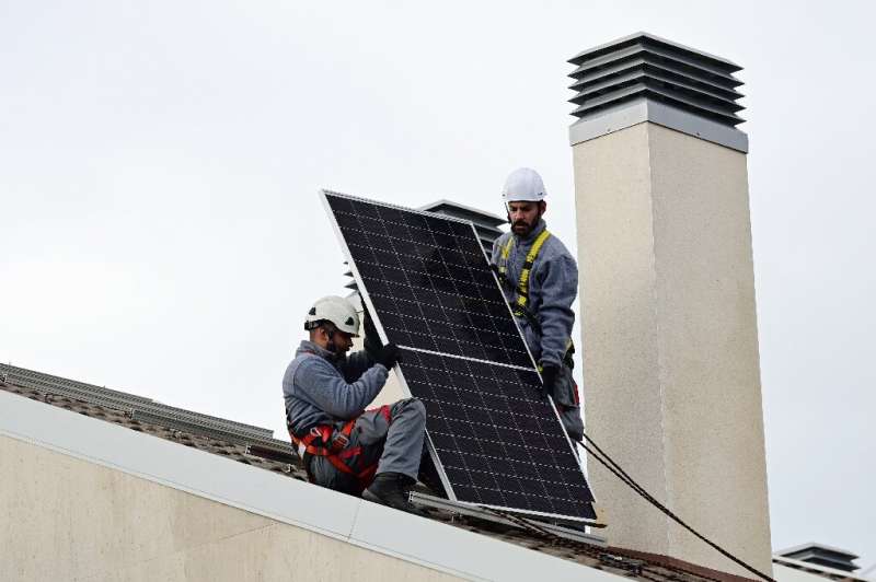 Given the high price of electricity, Spaniards are snapping up solar panels