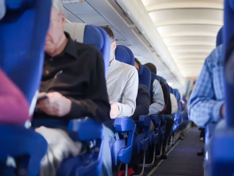 Health experts support end to masks, tests for air travel
