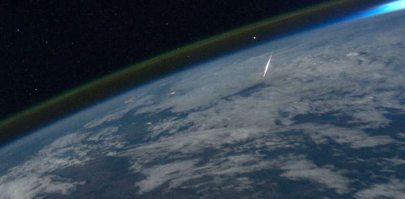 Cómo los satélites, radares y drones rastrean meteoritos y ayudan a la defensa contra asteroides de la Tierra