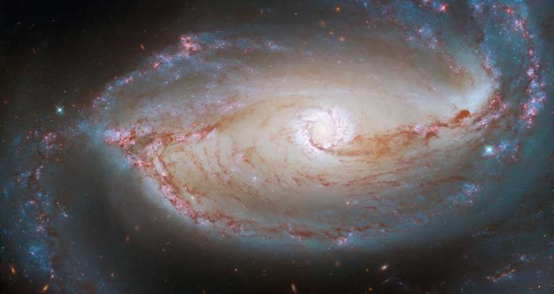 Hubble sees the eye of a colorful galaxy
