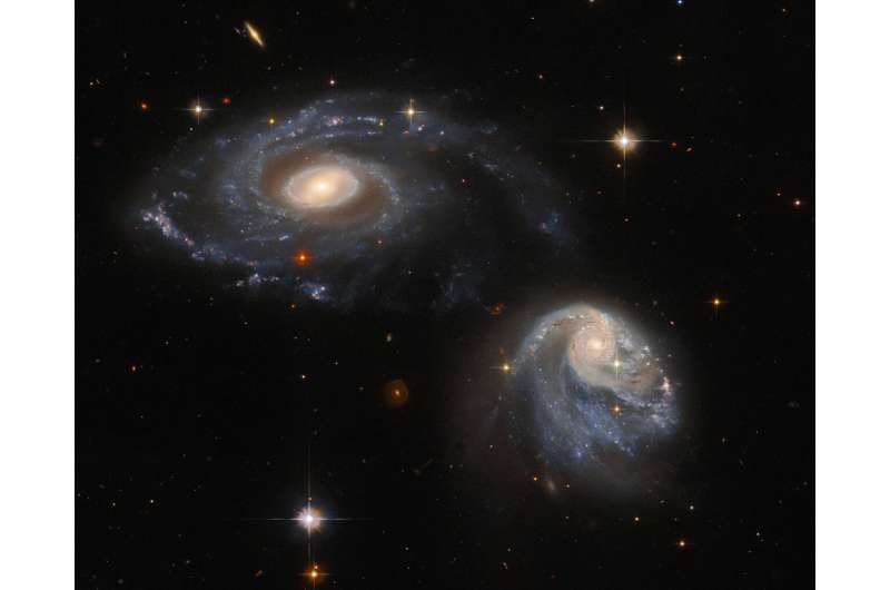 Hubble snaps a pair of interacting galaxies