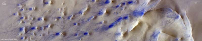 Image: Hooke Crater in Mars’ southern highlands