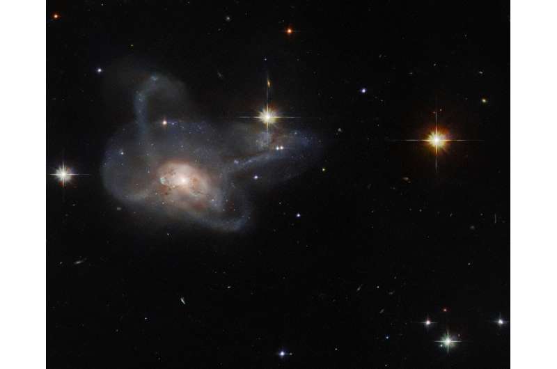 Image: Hubble spots a merging galactic gem
