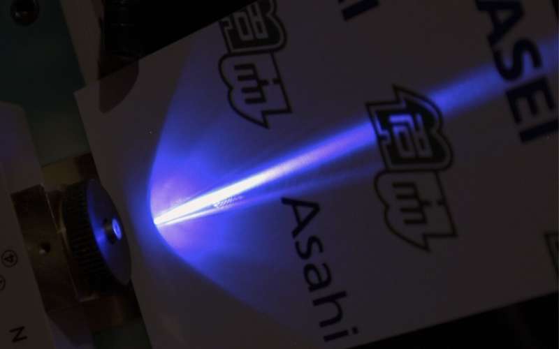 За първи път в света учените демонстрират непрекъсната лазерна вълна на лазерен диод с дълбоки ултравиолетови лъчи при стайна температура