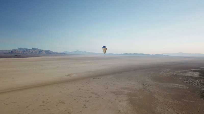 Het prototype van de robotachtige Venusballon van JPL voor testvluchten