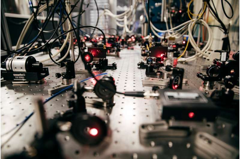 Lab construye un circuito superfluido utilizando fermiones para estudiar el comportamiento de los electrones