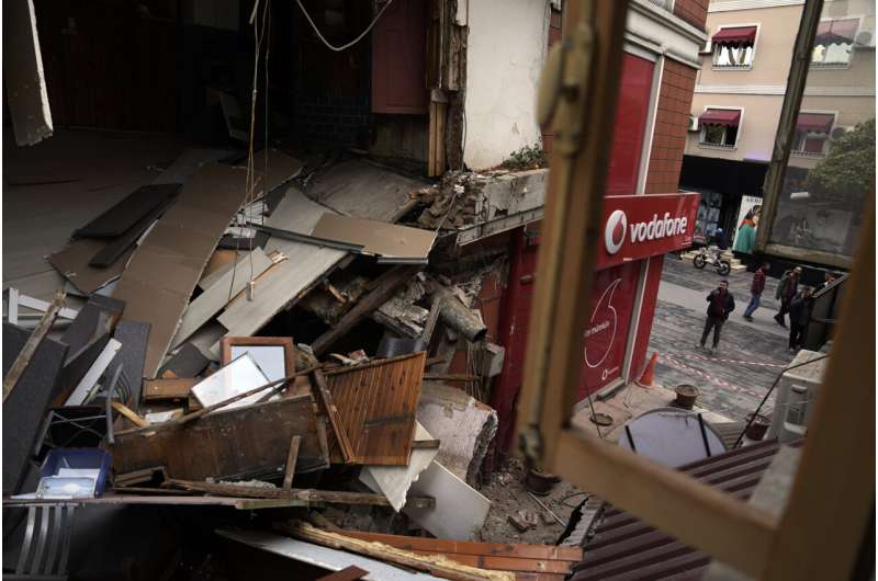 Magnitude 5.9 earthquake hits northwest Turkey, 68 injured