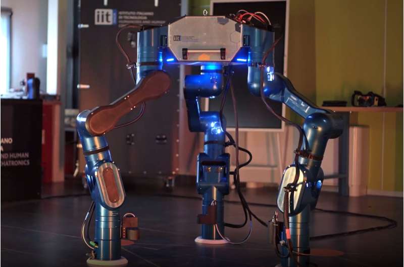MARM, the new three-leg robot to transport weights and manipulate components in space