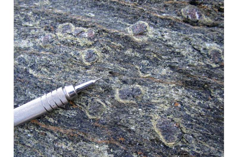 Mineral dating reveals new clues about important tectonic process