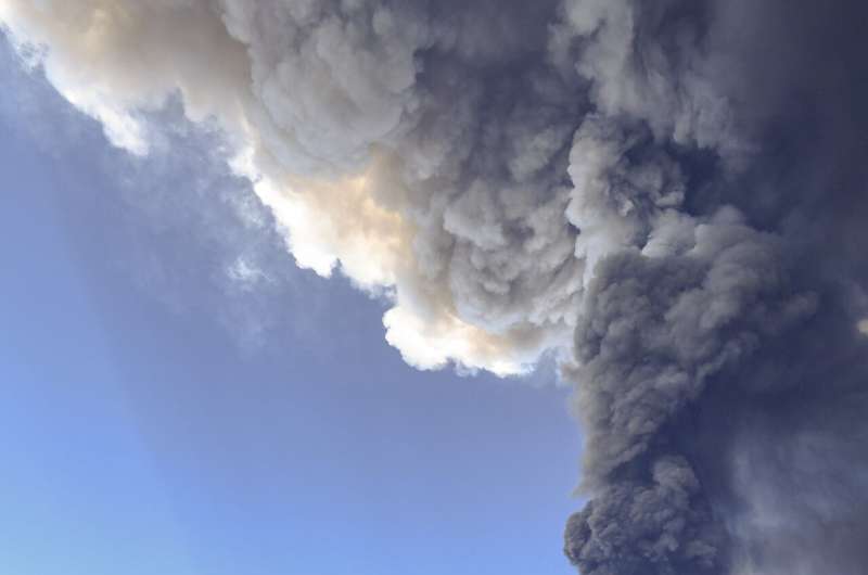 Mount Etna barks again, sending a cloud of towering ash