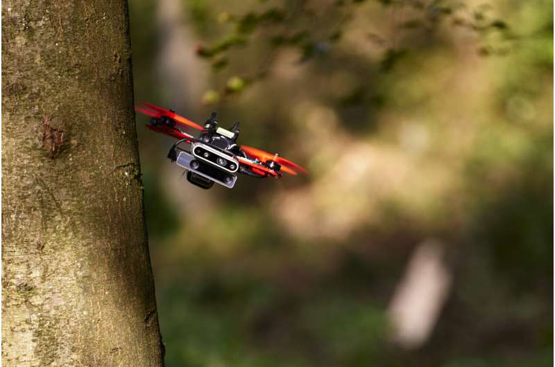 Open-source and open hardware Agilicious autonomous quadrotor flies fast and avoids obstacles