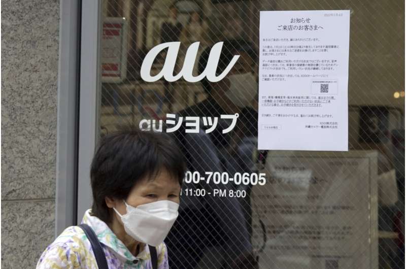 Outages disrupt services at Japan's No. 2 telecoms carrier