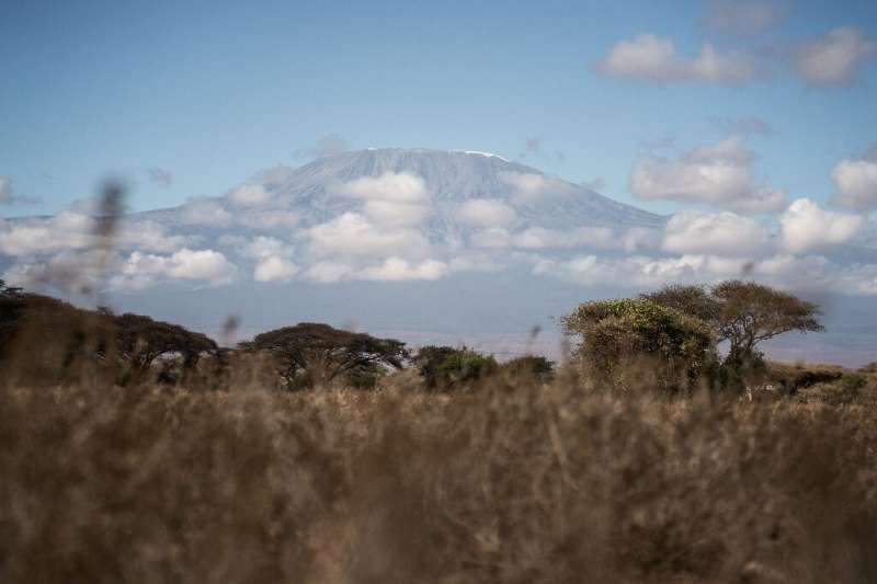 photo d'archives du Kilimandjaro, le 25 septembre 2022. L'incendie qui ravageait ses pentes depuis vendredi a été &quot;maîtrisé